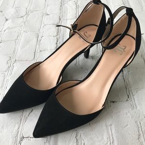 Brinley Co. Black women’s pump low heal